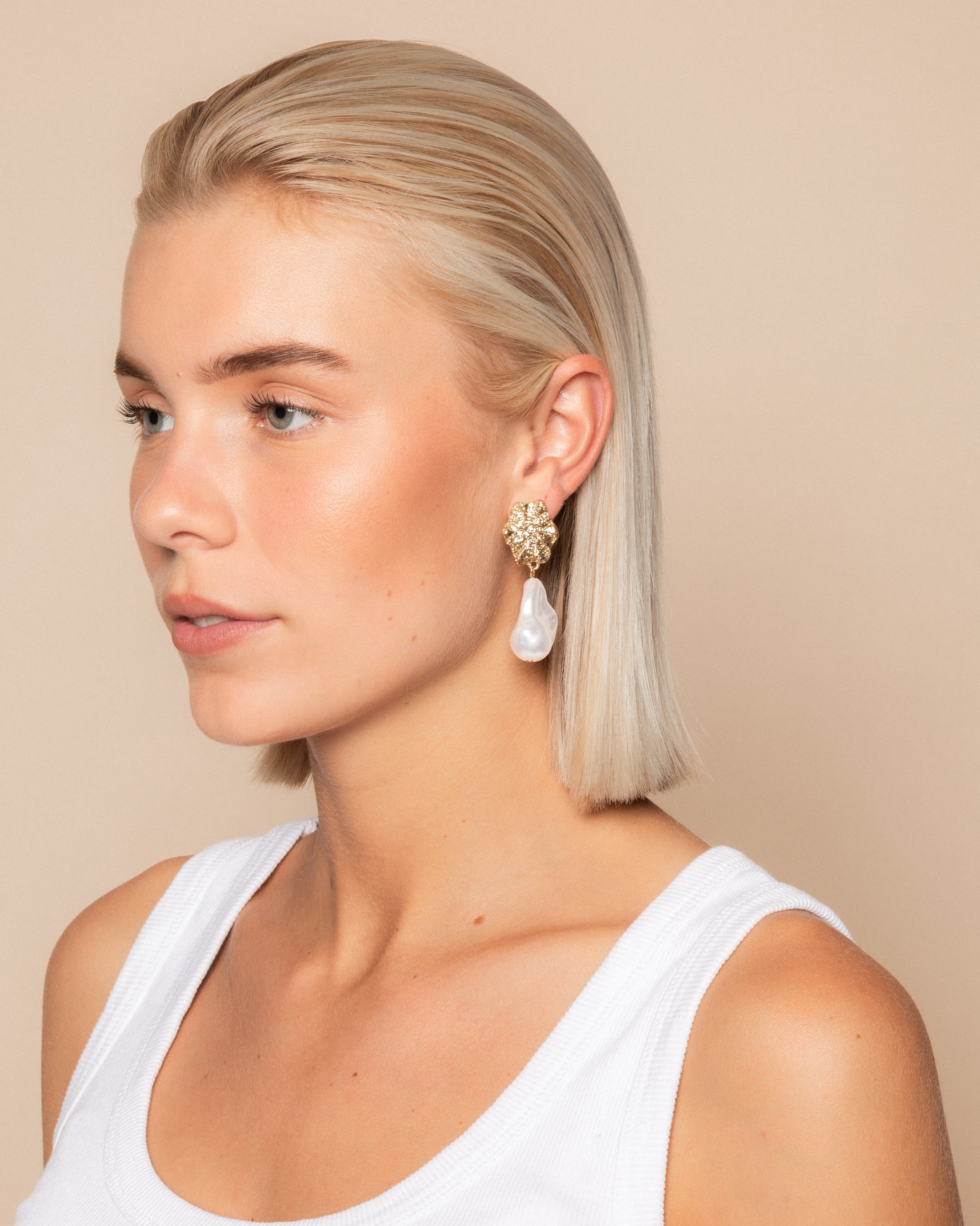ROSY PEARL EARRINGS